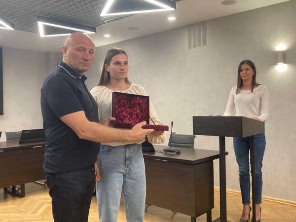 порожній