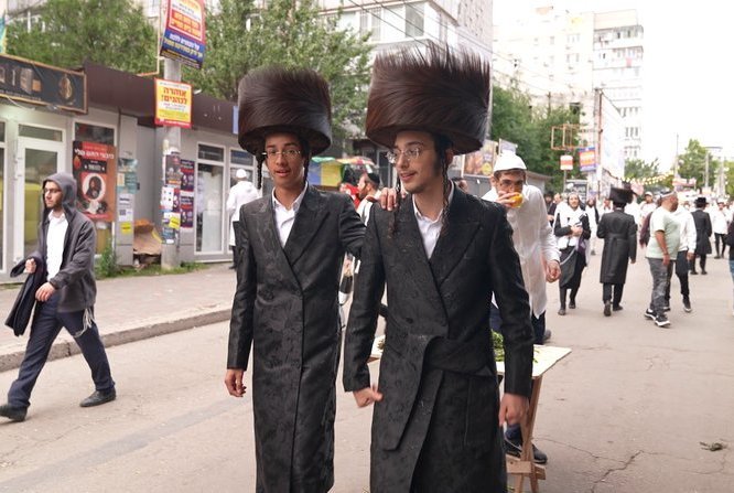 Їсти, молитися і нічого не робити: як дотримуються шабату хасиди в Умані.  Читайте на UKR.NET