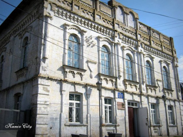У Канівській дитячій школі мистецтв зросла плата за навчання